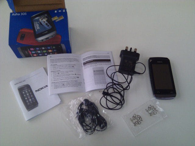 http://www.techweez.com/wp-content/uploads/2012/08/Nokia-Asha-305-2.jpg